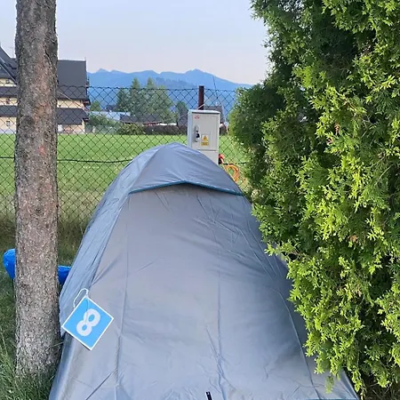 Skoczek Nie Dotyczy Noclegu W Pokoju Mozna Zarezerwowac Namiot Lub Wolne Miejsce Na Campingu זקופאנה