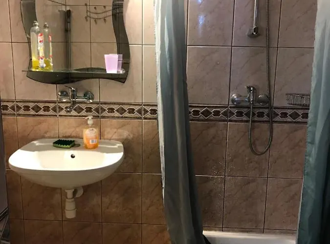 Skoczek Nie Dotyczy Noclegu W Pokoju Mozna Zarezerwowac Namiot Lub Wolne Miejsce Na Campingu Campeggio *